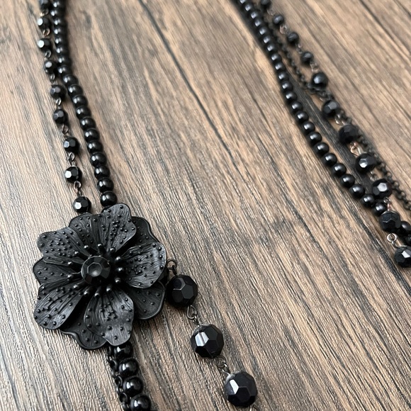 Black Flower Necklace - Picture 2 of 3